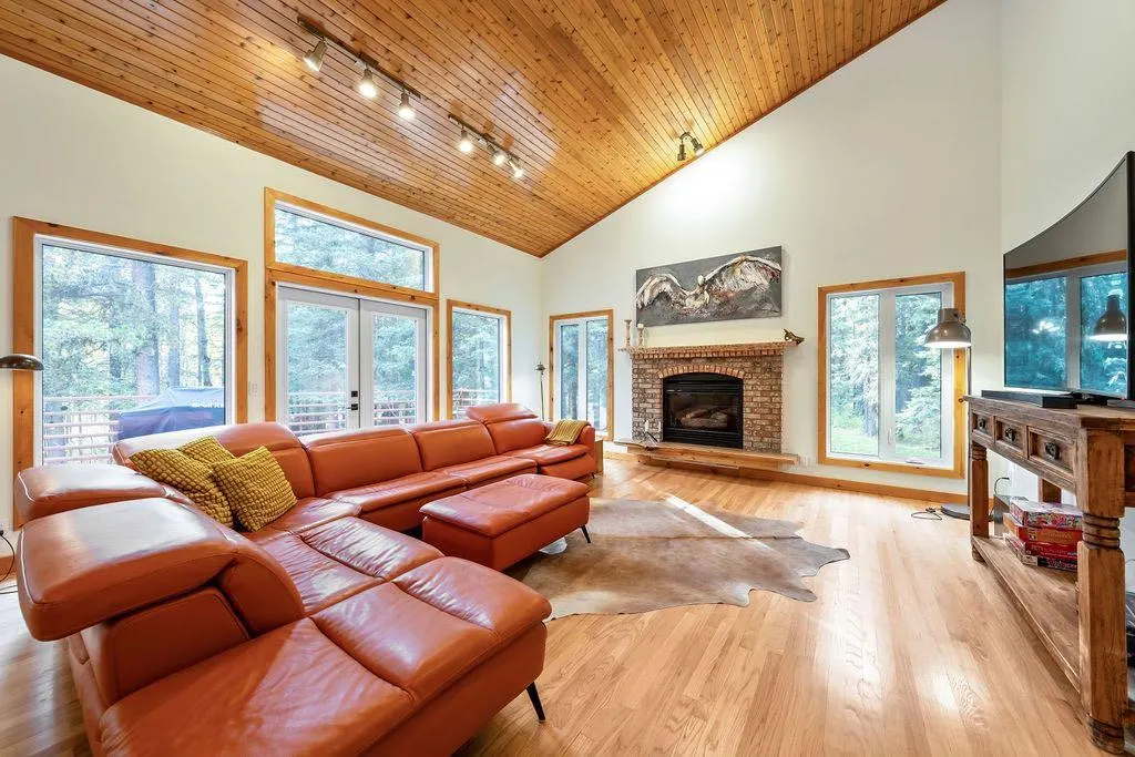 44 Elk Valley Grove