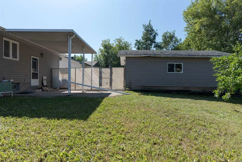 32 Moberly Crescent