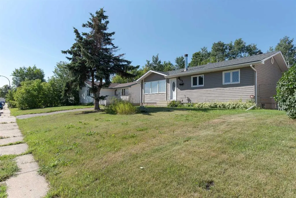 32 Moberly Crescent