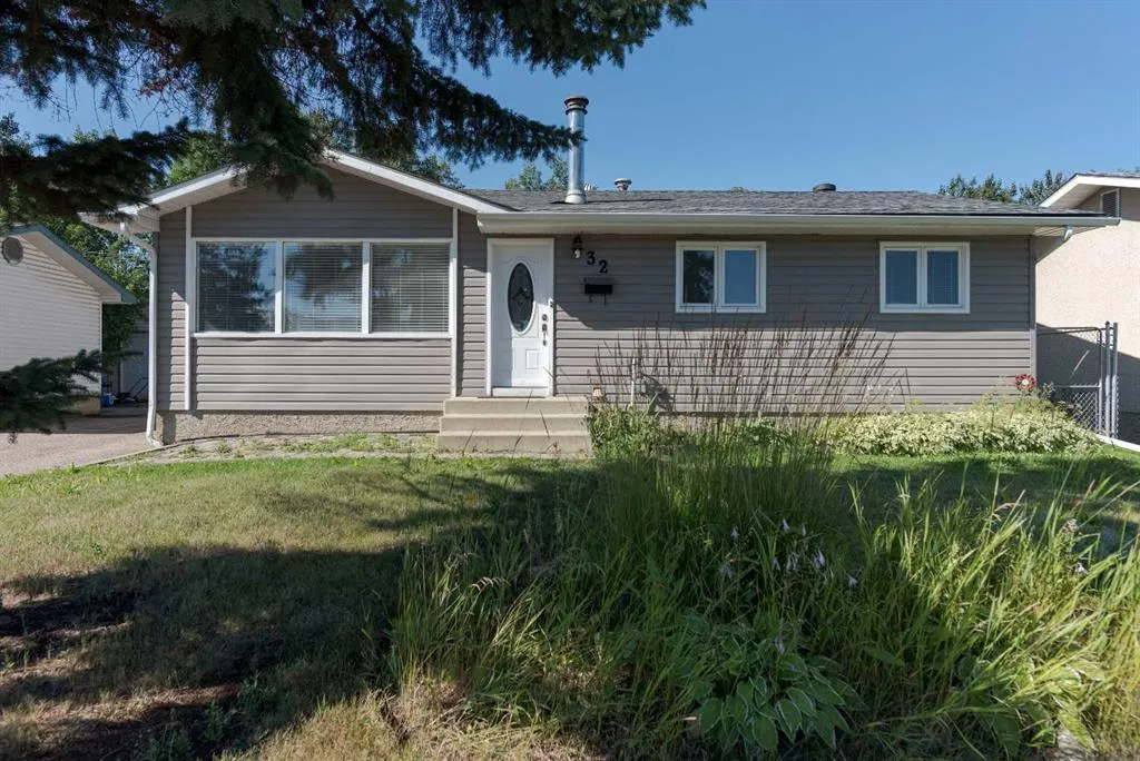 32 Moberly Crescent