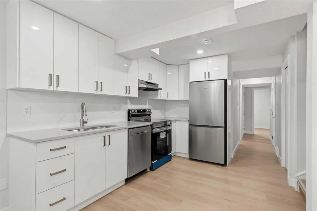 30 / 32 Dalton Bay NW