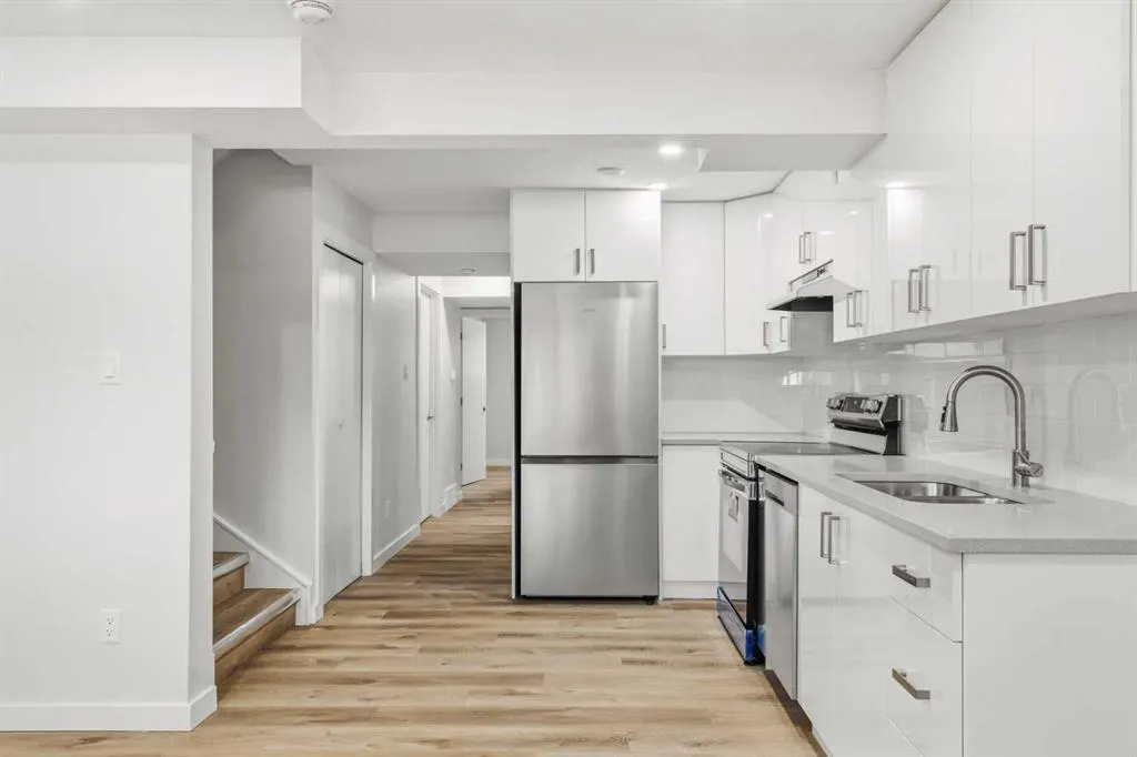 30 / 32 Dalton Bay NW