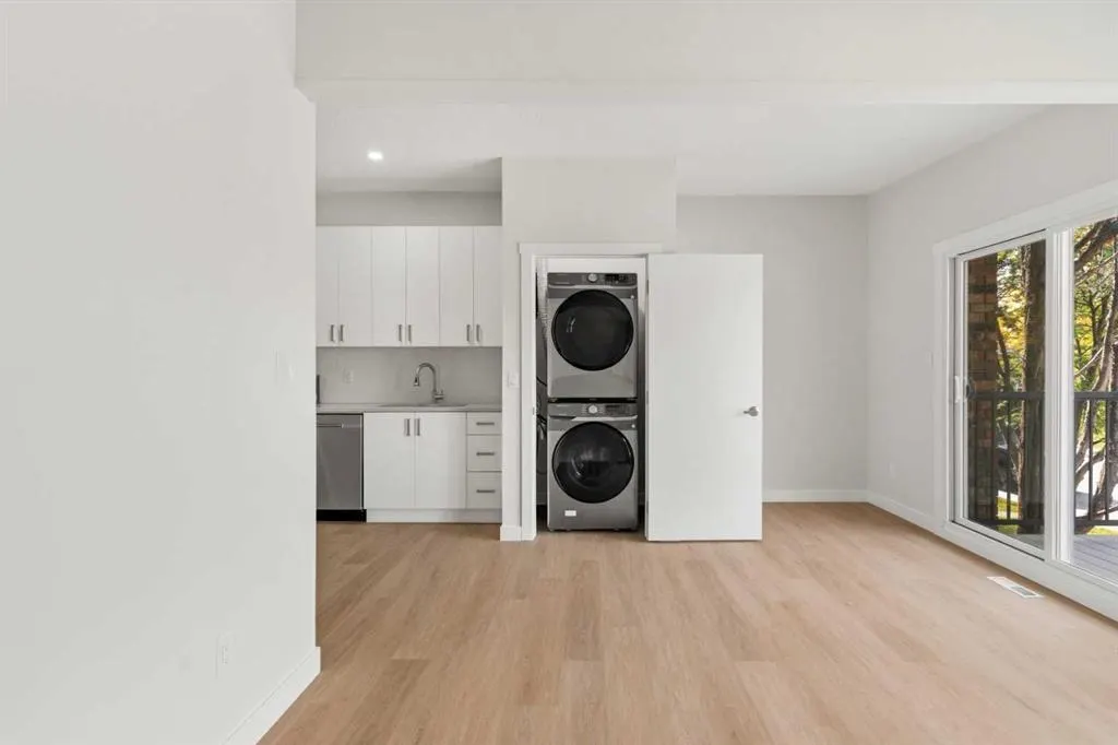 30 / 32 Dalton Bay NW