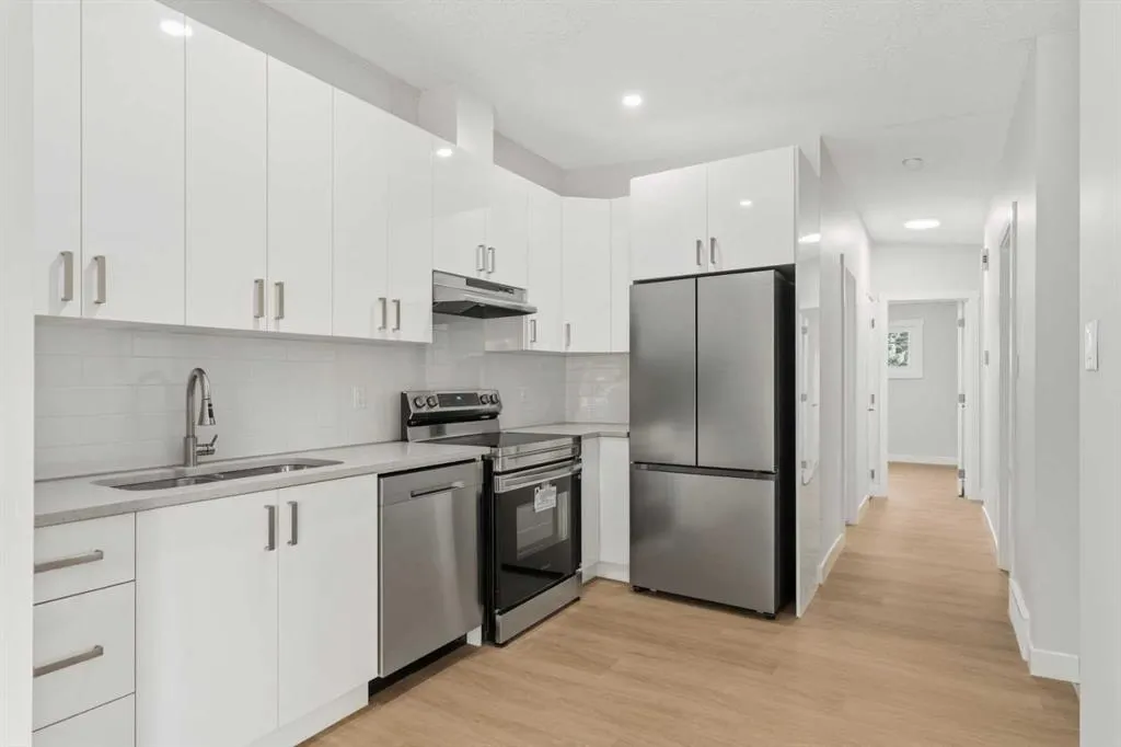 30 / 32 Dalton Bay NW