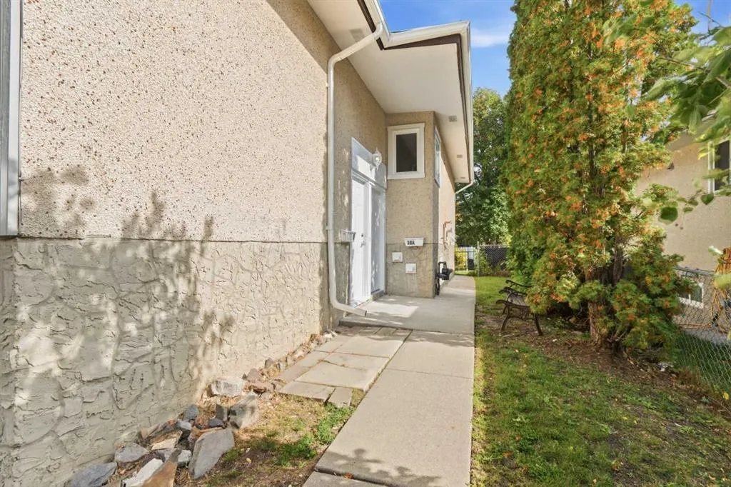 30 / 32 Dalton Bay NW