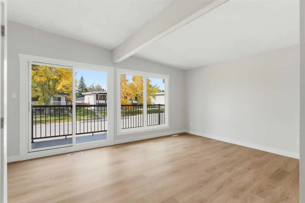 30 / 32 Dalton Bay NW