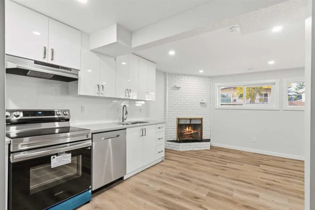 30 / 32 Dalton Bay NW