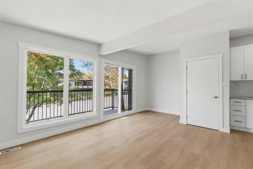 30 / 32 Dalton Bay NW