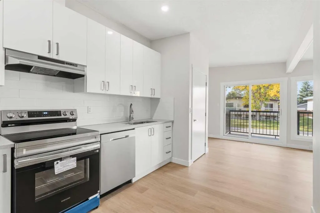 30 / 32 Dalton Bay NW