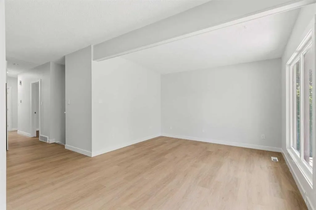 30 / 32 Dalton Bay NW