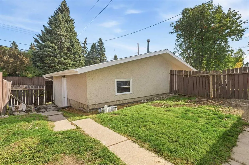30 / 32 Dalton Bay NW