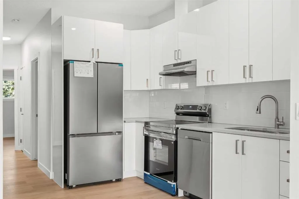 30 / 32 Dalton Bay NW