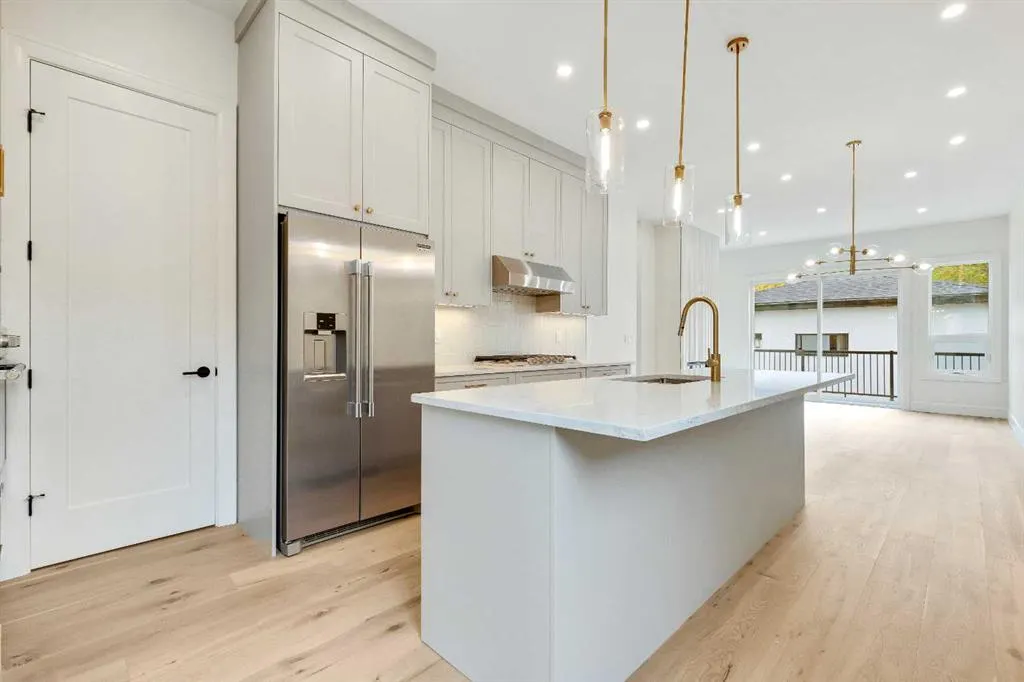 1906 5 Street NE