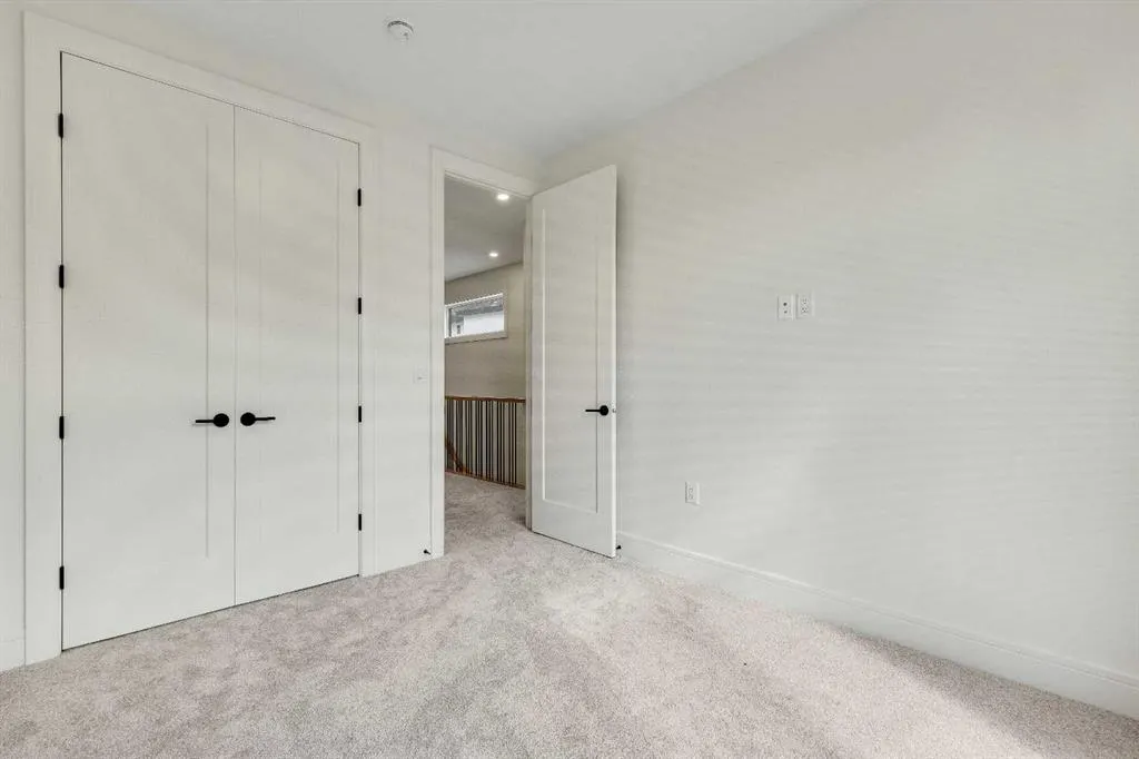 1906 5 Street NE