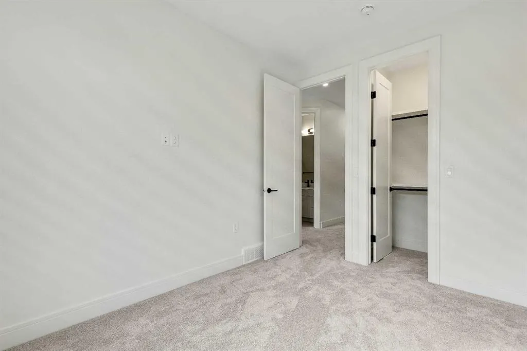 1906 5 Street NE
