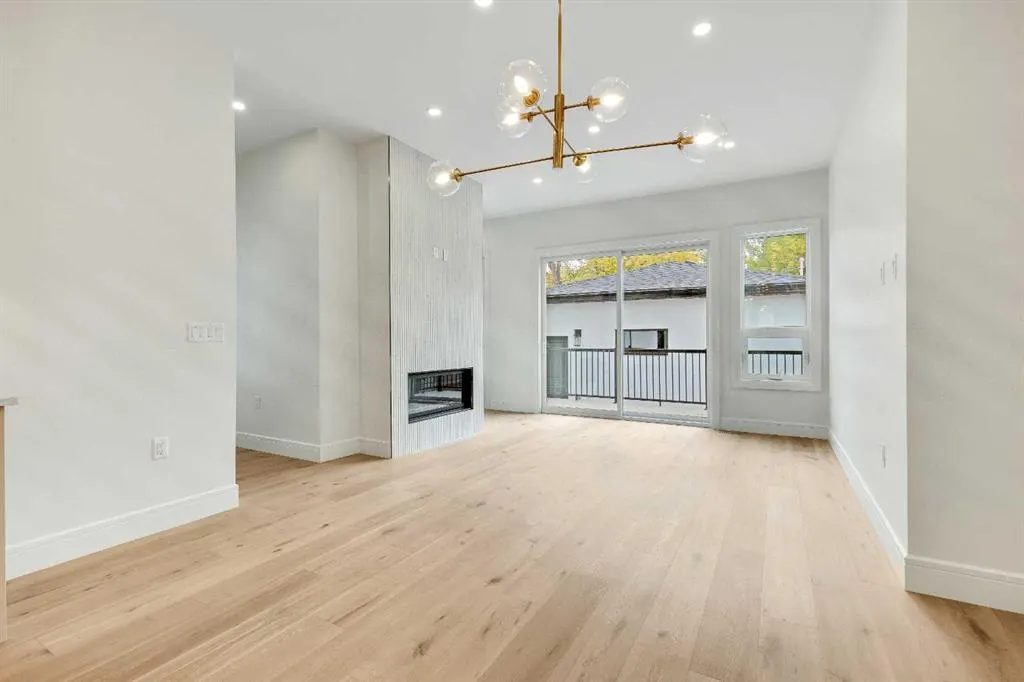 1906 5 Street NE