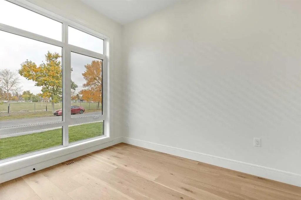 1906 5 Street NE