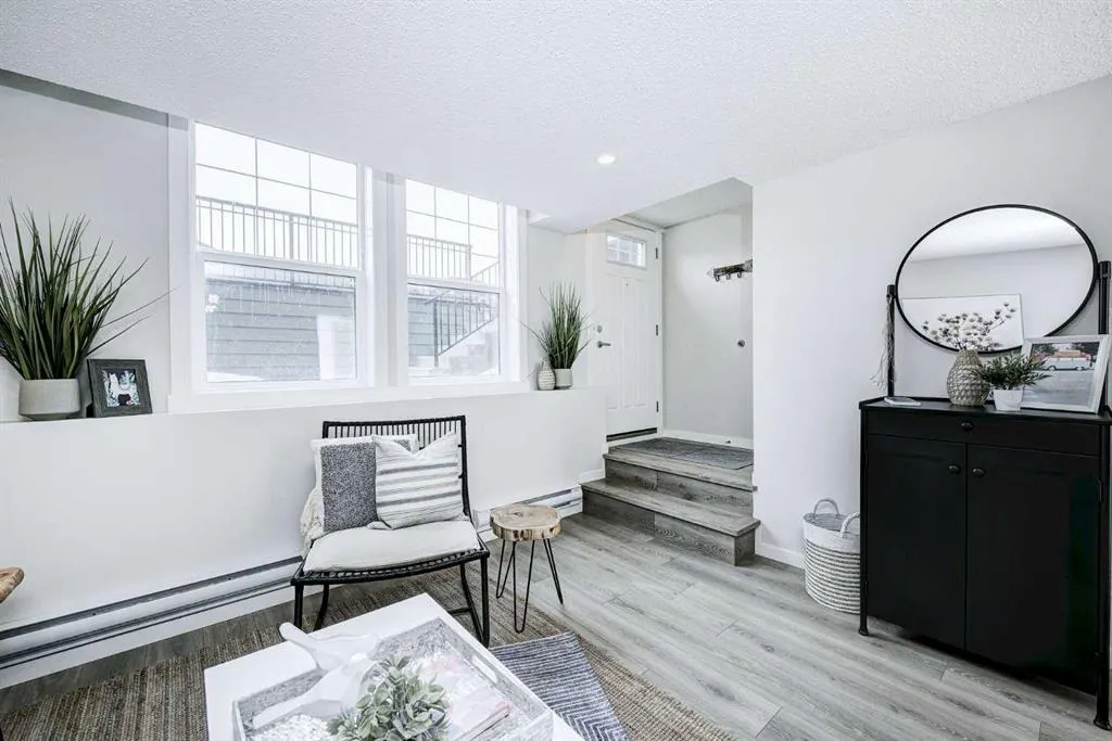 260 Rowley Way NW #101