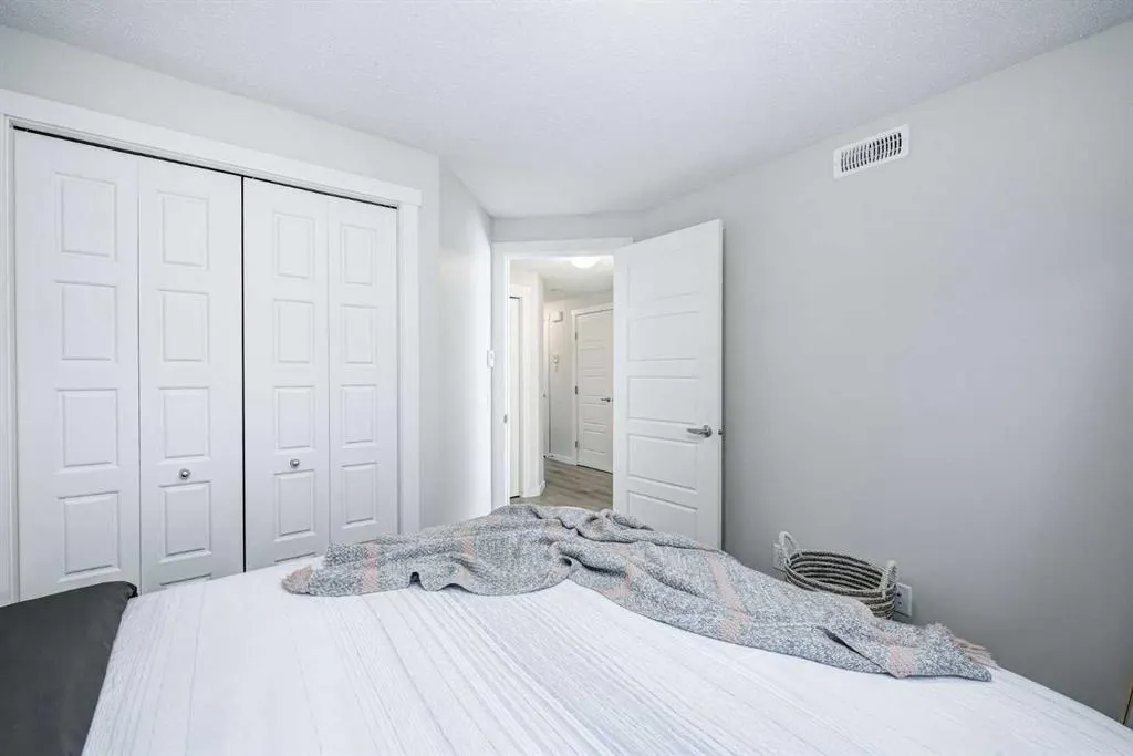 260 Rowley Way NW #101