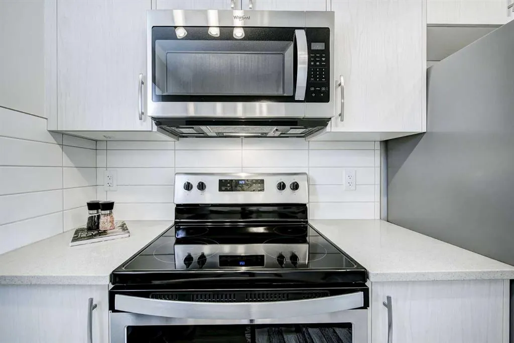 260 Rowley Way NW #101