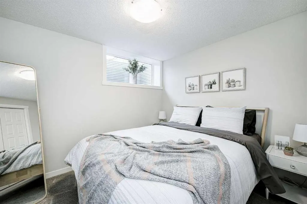 260 Rowley Way NW #101