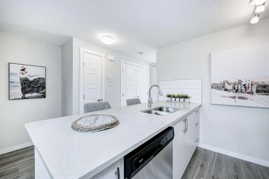 260 Rowley Way NW #101