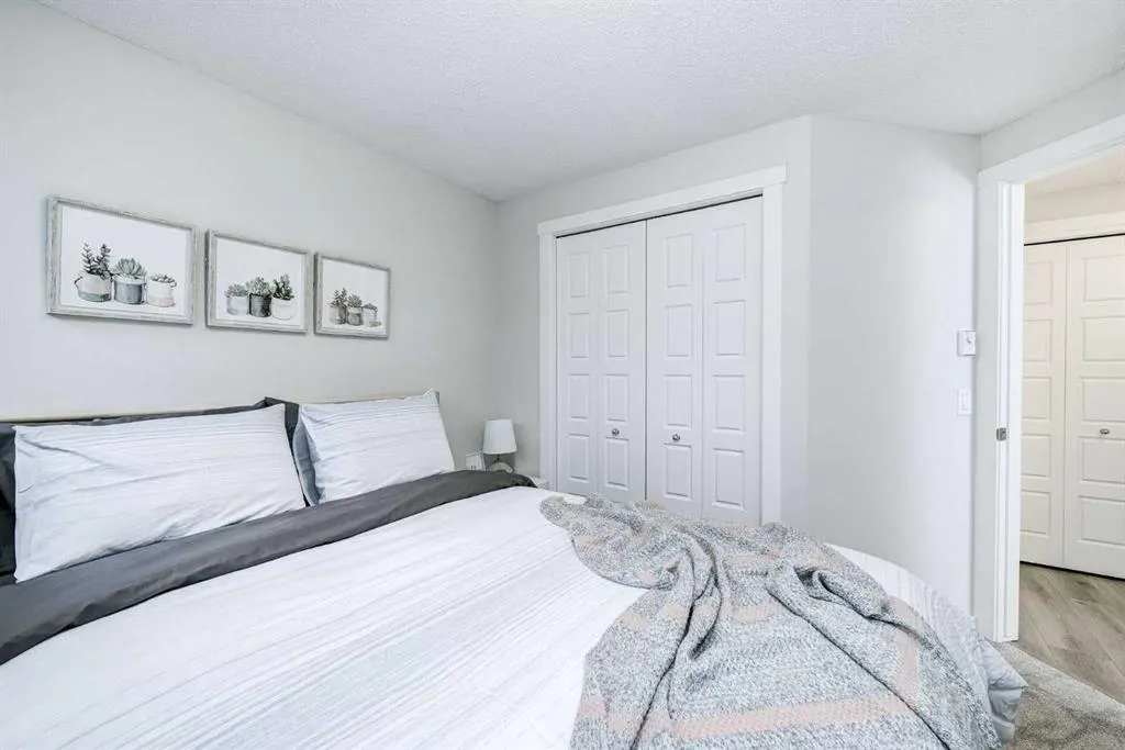 260 Rowley Way NW #101