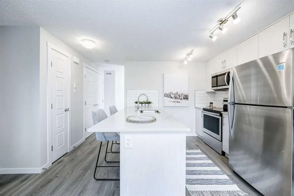 260 Rowley Way NW #101