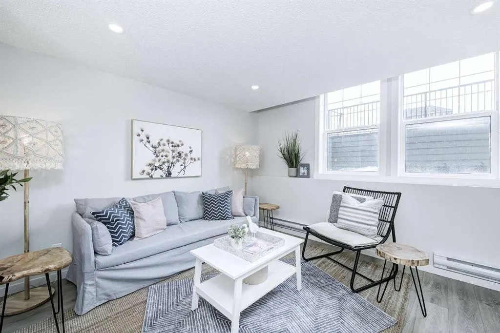 260 Rowley Way NW #101