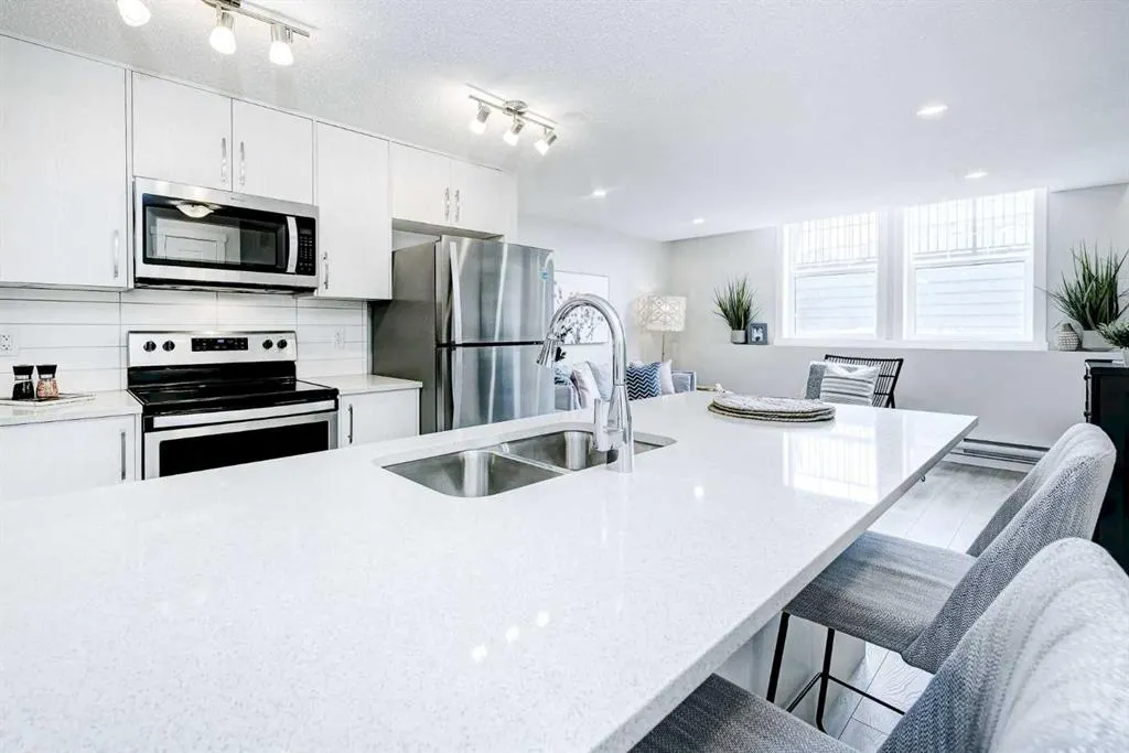 260 Rowley Way NW #101