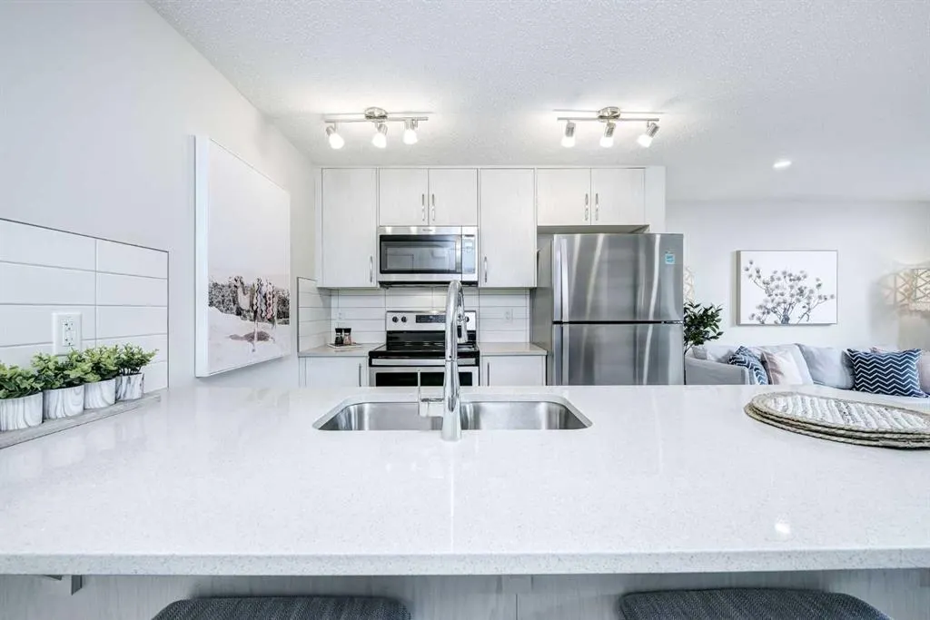 260 Rowley Way NW #101