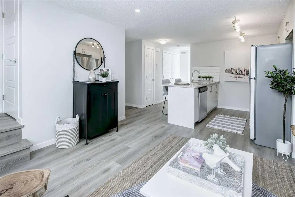 260 Rowley Way NW #101