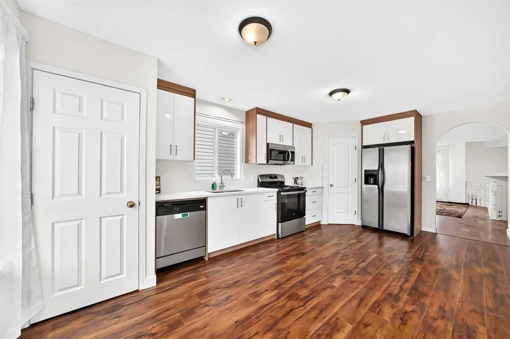 111 Arbour Stone Crescent NW