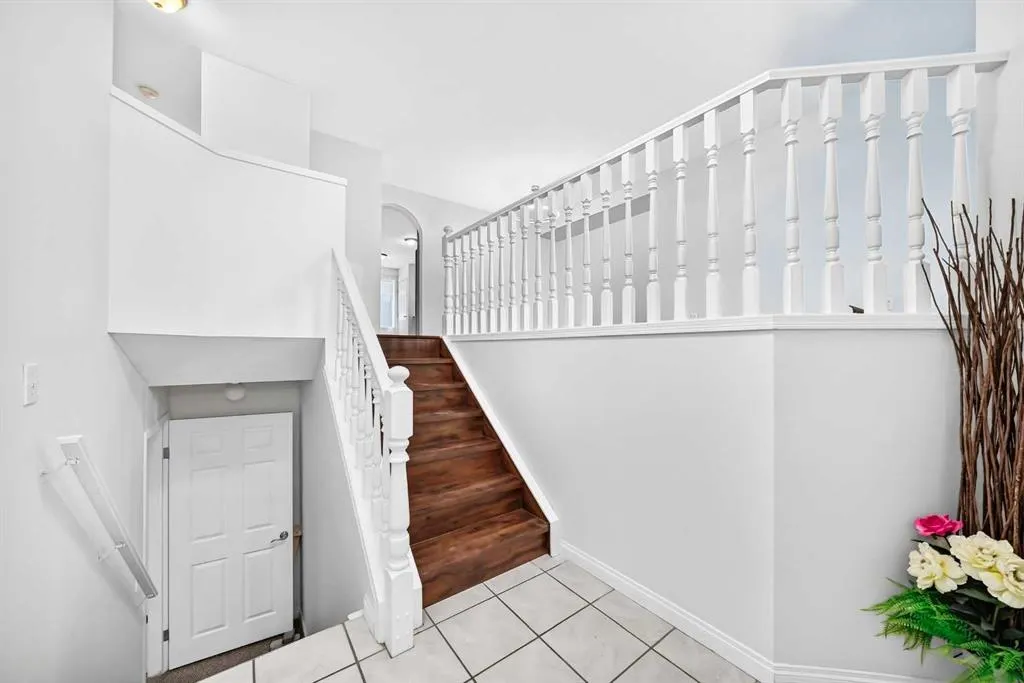 111 Arbour Stone Crescent NW