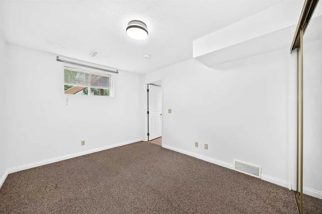 111 Arbour Stone Crescent NW