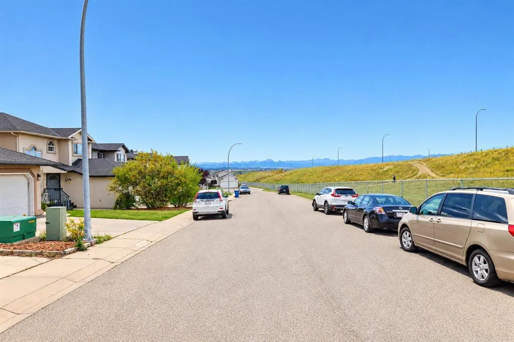 111 Arbour Stone Crescent NW