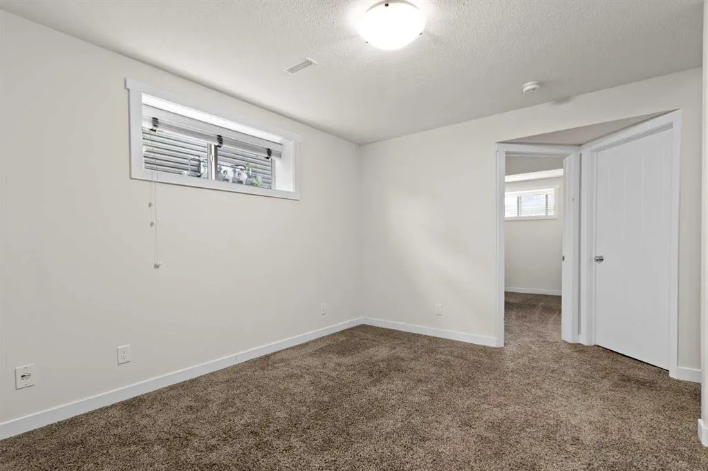 107 Henderson Crescent
