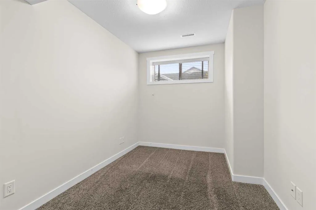 107 Henderson Crescent