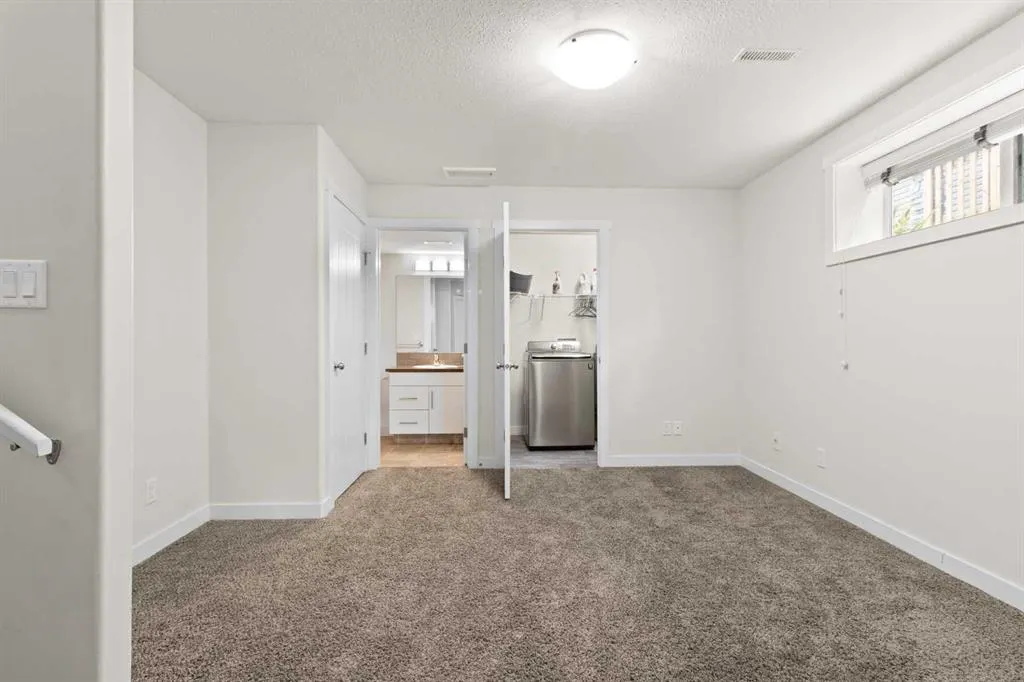 107 Henderson Crescent