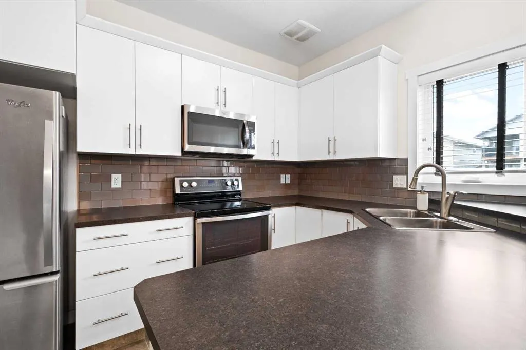 107 Henderson Crescent