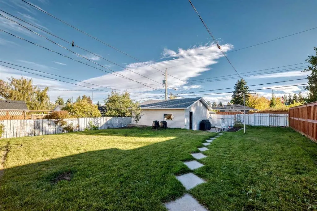 10647 Shillington Crescent SW