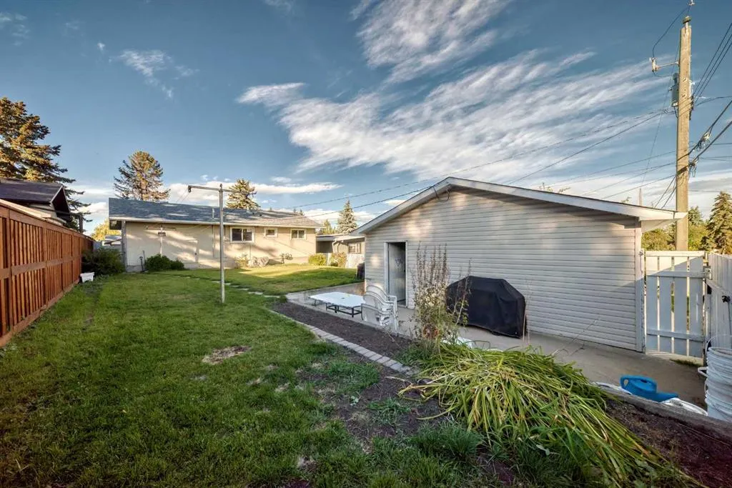10647 Shillington Crescent SW