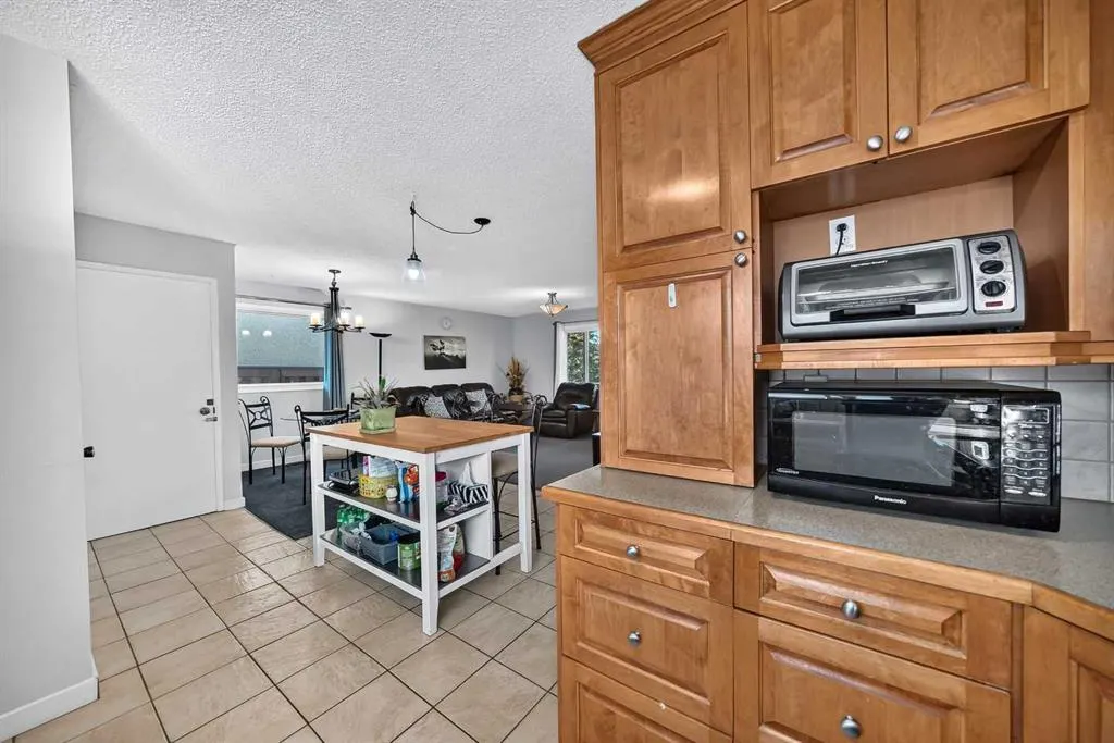 10647 Shillington Crescent SW