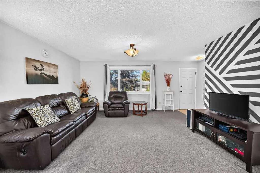 10647 Shillington Crescent SW