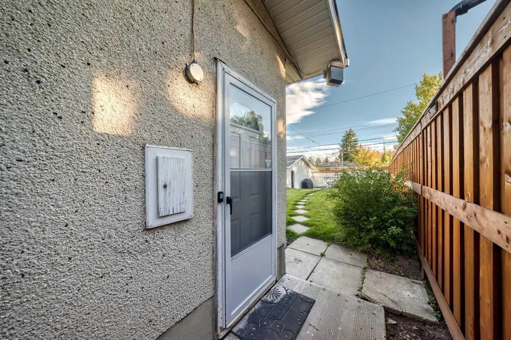 10647 Shillington Crescent SW