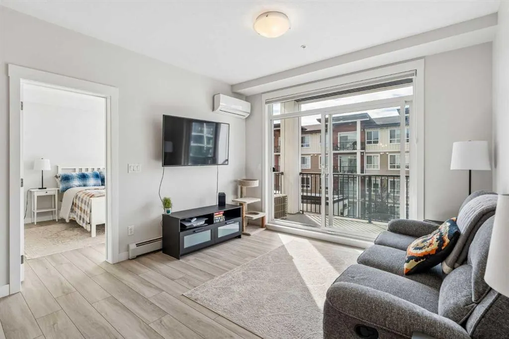 35 Walgrove SE #303