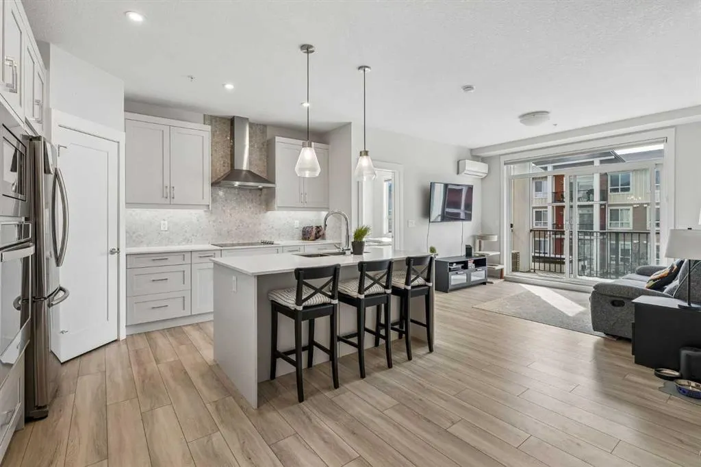 35 Walgrove SE #303