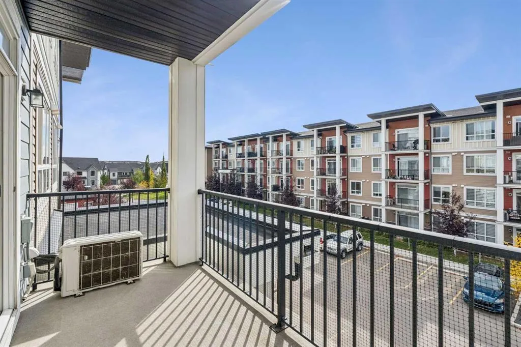 35 Walgrove SE #303