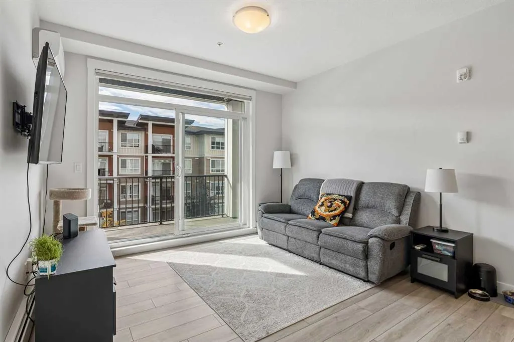 35 Walgrove SE #303