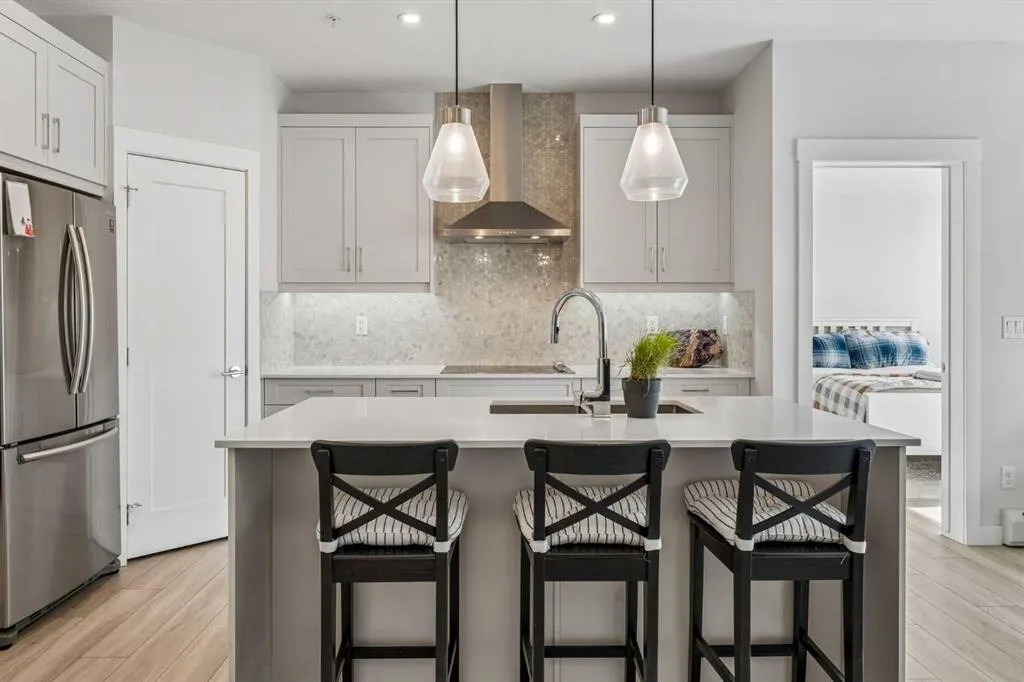 35 Walgrove SE #303